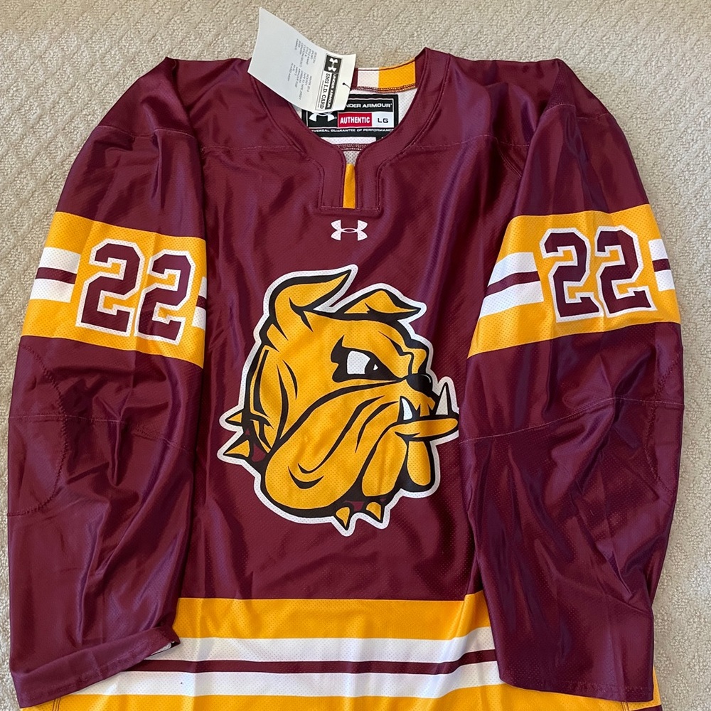New with tags hockey jersey #22 size large under armour